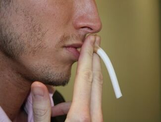 Mężczyzna, który pali, ryzykuje wystąpieniem problemów z potencją